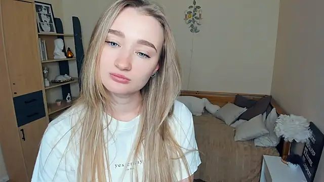 VioletteClaire online show from 04/19/26, 08:02