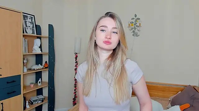 VioletteClaire online show from 05/02/26, 07:24