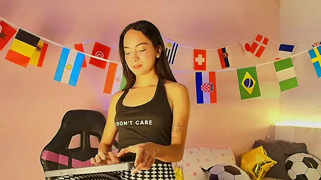 Snapshot of Daphne_Rosse chatting on 06/14/26, 12:07 Daphne Rosse online show from 06/14/26, 12:07