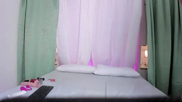 TessaLowe online show from 03/25/26, 02:45