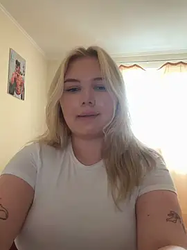 Snapshot of cutiejuliee chatting on 06/06/26, 02:22 cutiejuliee online show from 06/06/26, 02:22
