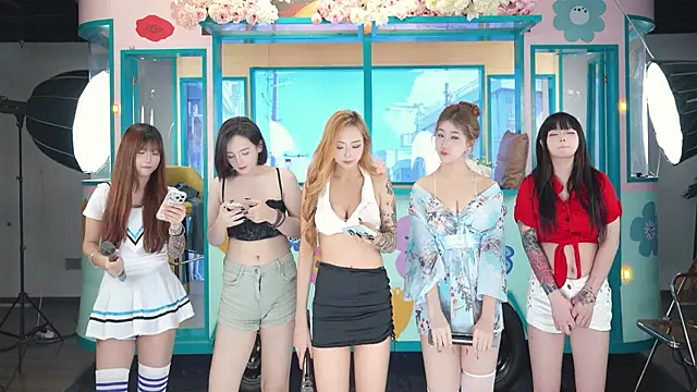 Snapshot of MSN102 chatting on 03/26/26, 04:23 MSN102 online show from 03/26/26, 04:23