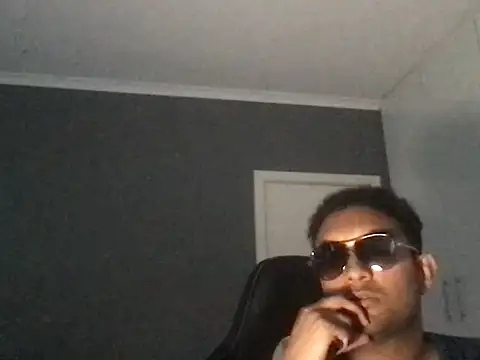 uunluckii online show from 03/24/26, 04:34