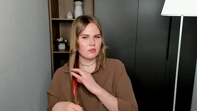 PaulinaBigley online show from 04/01/26, 01:41