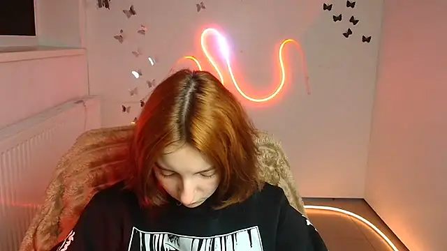 Butterfly Milly online show from 04/28/26, 05:45