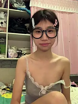 Snapshot of nina5201 chatting on 04/07/26, 04:07 nina5201 online show from 04/07/26, 04:07