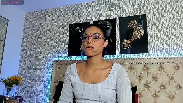Snapshot of ValeAlvarez_ chatting on 04/20/26, 06:09 ValeAlvarez online show from 04/20/26, 06:09
