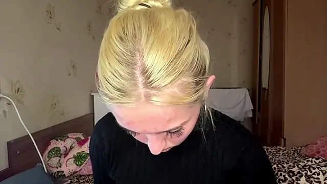 Snapshot of Sophia_Blonde chatting on 05/11/26, 03:18 Sophia Blonde online show from 05/11/26, 03:18