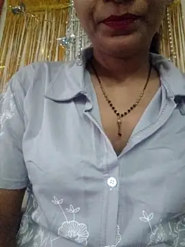 Snapshot of khushi_ji00 chatting on 06/17/26, 10:28 khushi ji00 online show from 06/17/26, 10:28