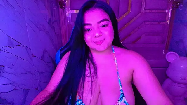 Snapshot of luna__r_ chatting on 04/23/26, 03:19 luna r online show from 04/23/26, 03:19