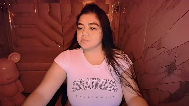 Snapshot of luna__r_ chatting on 04/25/26, 03:09 luna r online show from 04/25/26, 03:09