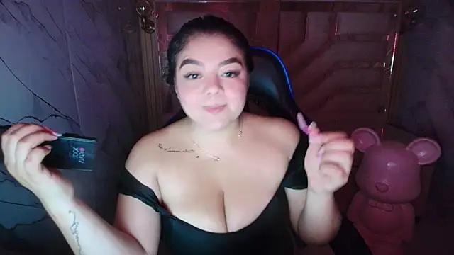 Snapshot of luna__r_ chatting on 05/06/26, 09:31 luna r online show from 05/06/26, 09:31