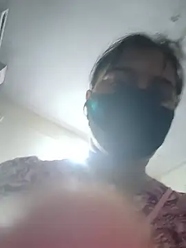 HeartlessGirl online show from 05/11/26, 04:15