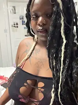 Snapshot of Nyla_xox chatting on 06/19/26, 09:40 Nyla xox online show from 06/19/26, 09:40