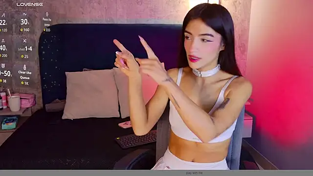 Snapshot of Charlott__18 chatting on 06/24/26, 02:05 Charlott 18 online show from 06/24/26, 02:05