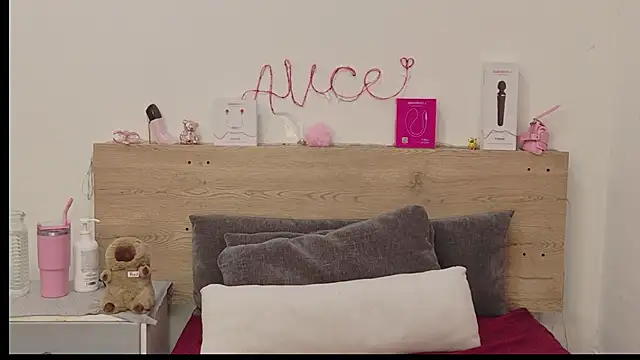 Snapshot of Sweet_Alice_S chatting on 05/16/26, 09:13 Sweet Alice S online show from 05/16/26, 09:13