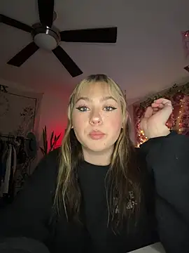 peachesncreamyy online show from 04/28/26, 03:44