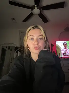 peachesncreamyy online show from 04/29/26, 01:10