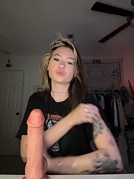 peachesncreamyy online show from 05/05/26, 03:25