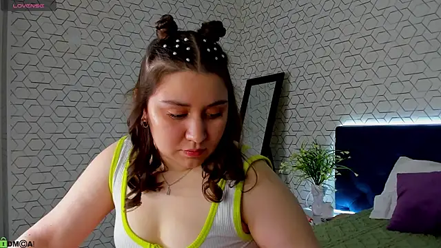 Snapshot of Maya_Raay chatting on 04/19/26, 01:05 Maya Raay online show from 04/19/26, 01:05
