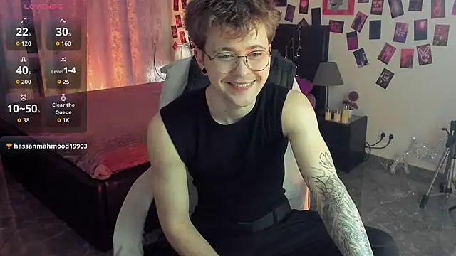 Snapshot of Thomas_Norton chatting on 03/25/26, 03:40 Thomas Norton online show from 03/25/26, 03:40