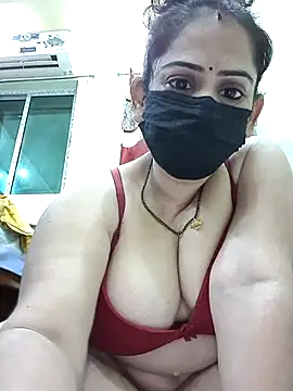 Snapshot of sonalidey5564 chatting on 05/26/26, 02:02 sonalidey5564 online show from 05/26/26, 02:02