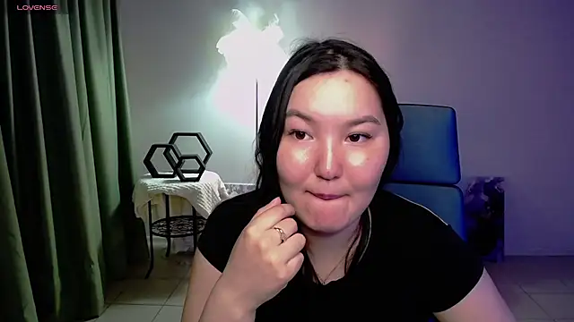 Snapshot of CamilaMartiez chatting on 06/19/26, 12:09 CamilaMartiez online show from 06/19/26, 12:09
