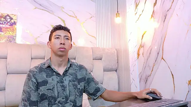 Snapshot of MOgekobig19 chatting on 03/26/26, 12:11 MOgekobig19 online show from 03/26/26, 12:11