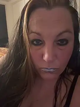 Snapshot of Queenemerald chatting on 03/27/26, 03:23 Queenemerald online show from 03/27/26, 03:23