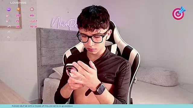 Snapshot of niico_prince chatting on 07/16/26, 10:16 niico prince online show from 07/16/26, 10:16