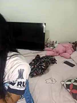 Yi Uzi online show from 04/02/26, 11:46