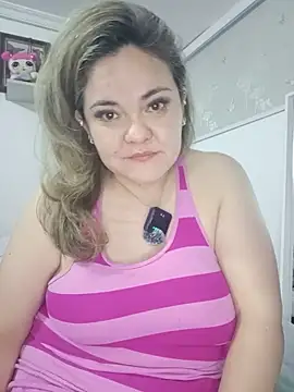 Snapshot of Natashablade__ chatting on 06/11/26, 01:27 Natashablade online show from 06/11/26, 01:27