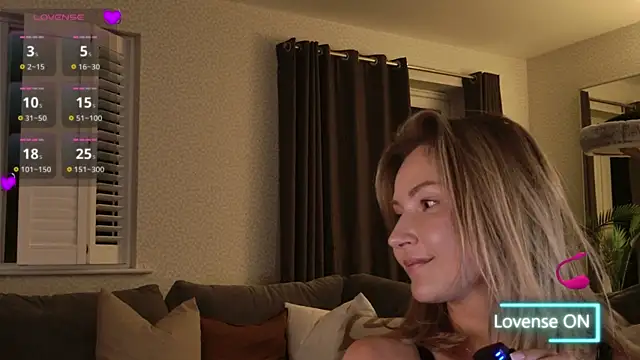 Snapshot of WhereisAlice chatting on 03/28/26, 01:49 WhereisAlice online show from 03/28/26, 01:49