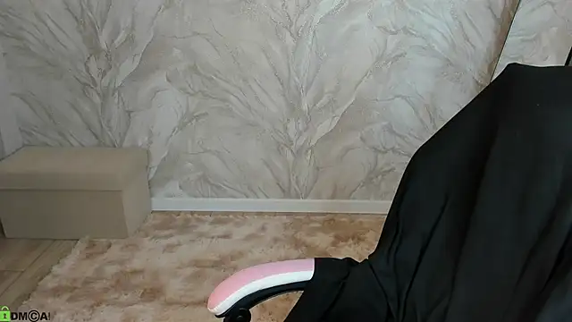 Snapshot of honey_cherrry chatting on 04/26/26, 01:47 honey cherrry online show from 04/26/26, 01:47