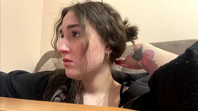 Annnna  online show from 04/22/26, 02:40