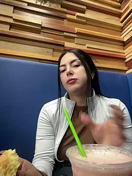 Cami olarte online show from 04/11/26, 07:29