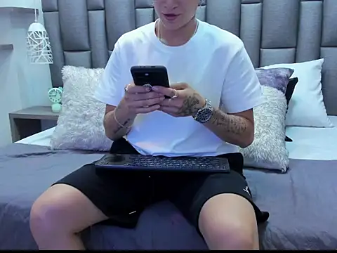 ZoeGrey online show from 04/19/26, 12:37