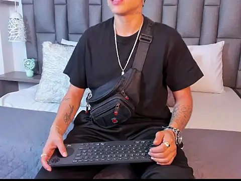 ZoeGrey online show from 04/23/26, 12:29