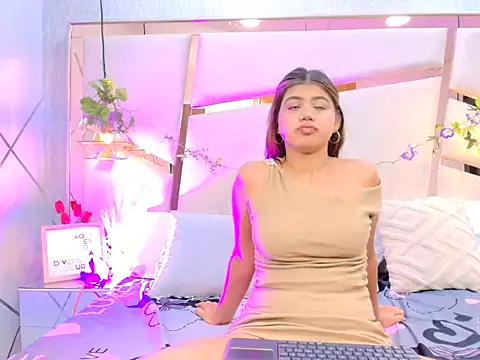 WinnieClarke online show from 04/01/26, 12:06