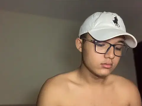 Chriis 18 online show from 04/21/26, 12:44