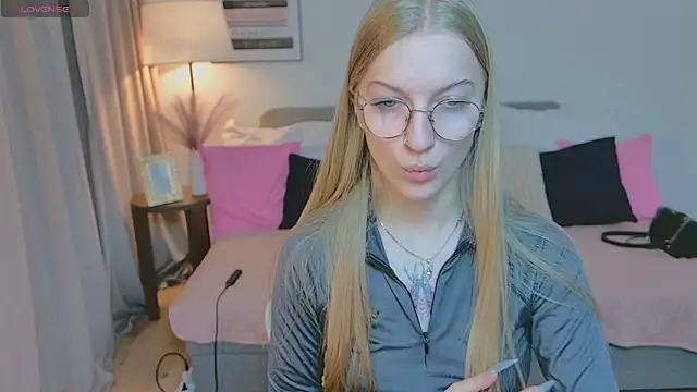 Snapshot of EvaEvis chatting on 05/11/26, 07:25 EvaEvis online show from 05/11/26, 07:25
