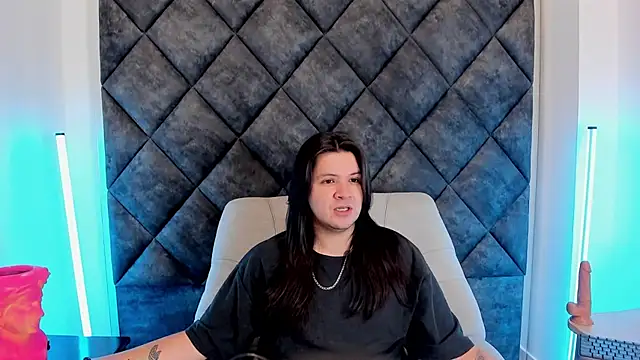 Snapshot of MatthewDavis_ chatting on 04/19/26, 11:20 MatthewDavis online show from 04/19/26, 11:20