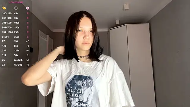 AmeliaMiotii online show from 04/25/26, 11:13