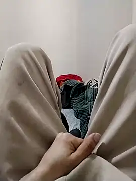 Snapshot of y2561 chatting on 03/26/26, 11:21 y2561 online show from 03/26/26, 11:21