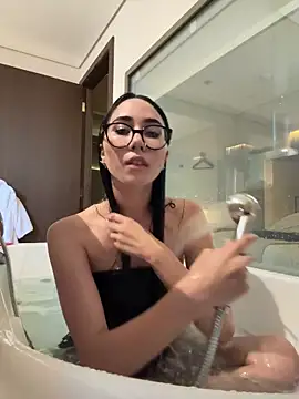 juliacosta online show from 04/18/26, 07:29