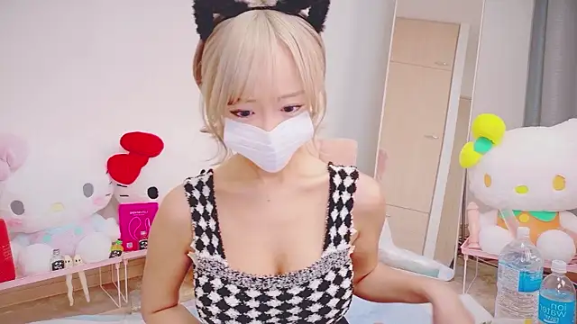 baby  cherry   online show from 05/06/26, 12:10