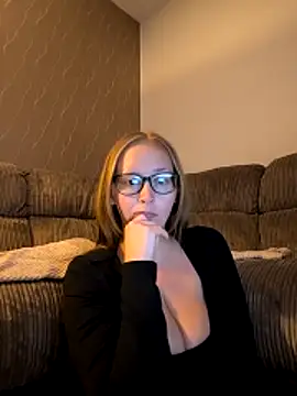 Anna-Curvy-xx online show from 05/18/26, 12:18