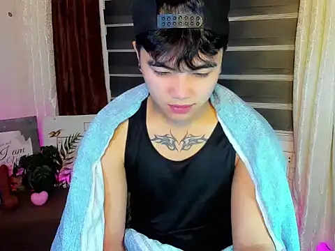 Snapshot of Untouchable_Bromancexxx chatting on 07/12/26, 12:23 Untouchable Bromancexxx online show from 07/12/26, 12:23