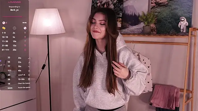 CherlyGuss online show from 04/18/26, 03:32