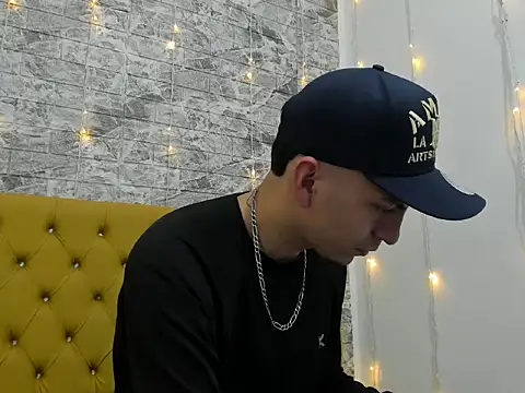 Max sstteel online show from 04/17/26, 12:30